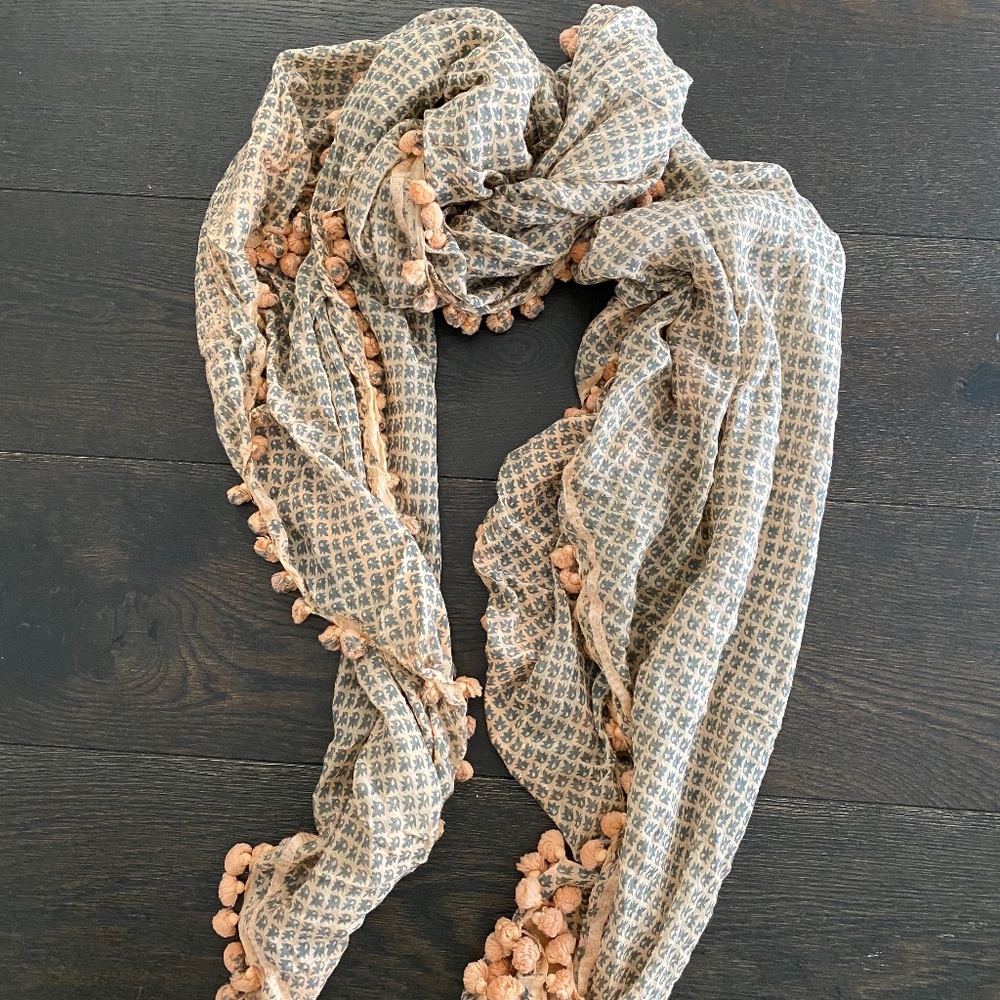 MATTA POMPOM SCARF